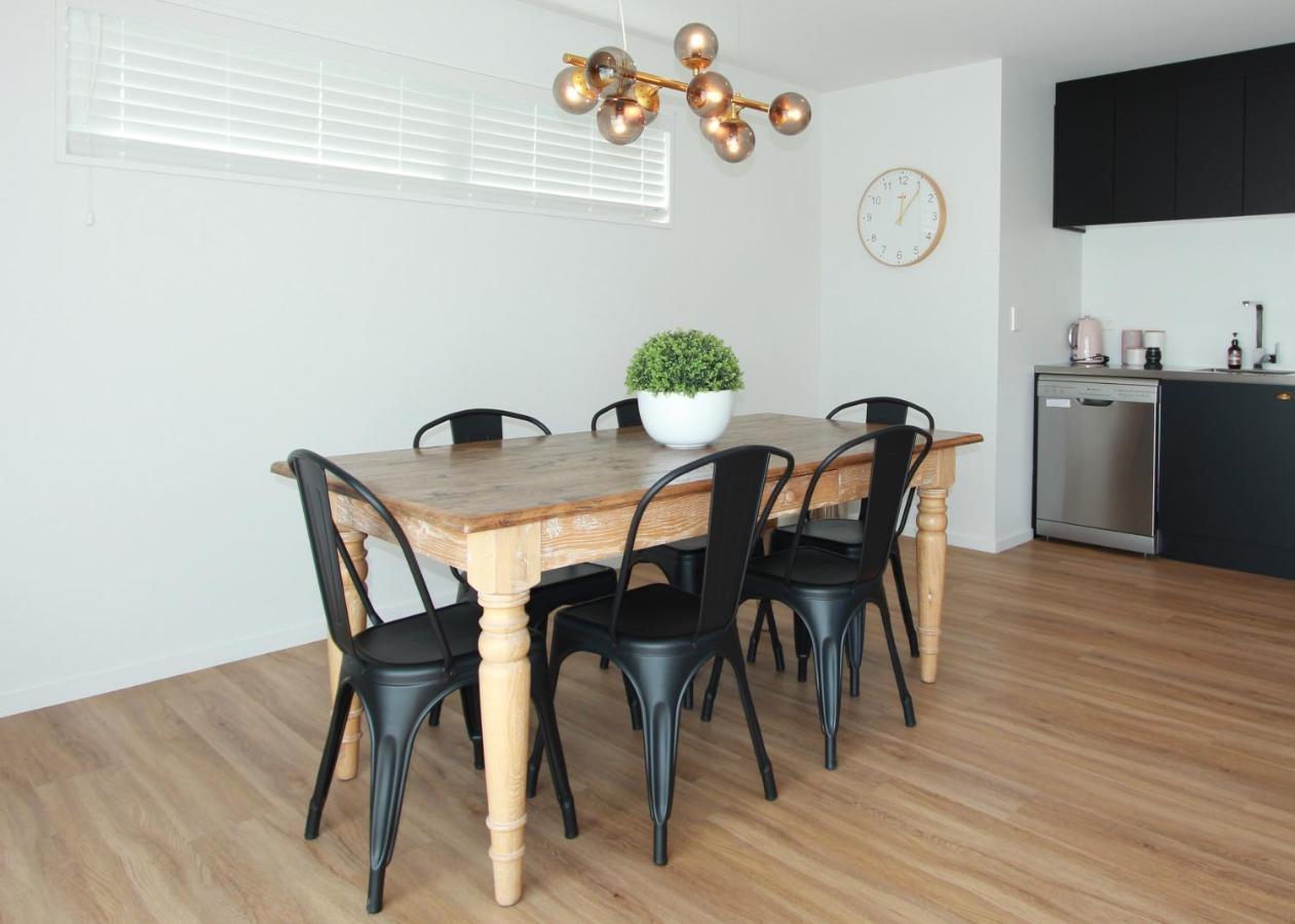 3 - Sunny Brand New House Villa Wanaka Bagian luar foto