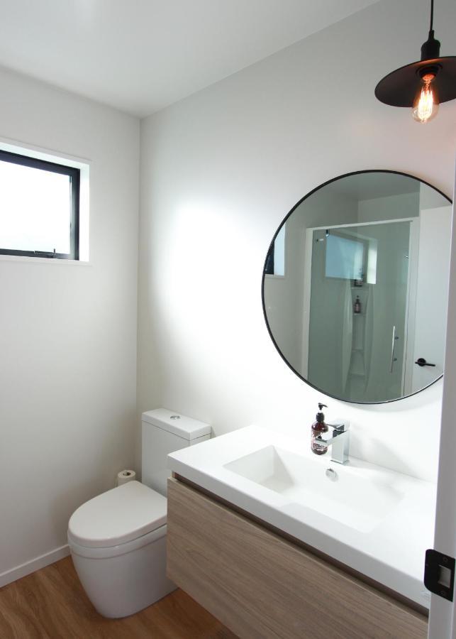 3 - Sunny Brand New House Villa Wanaka Bagian luar foto
