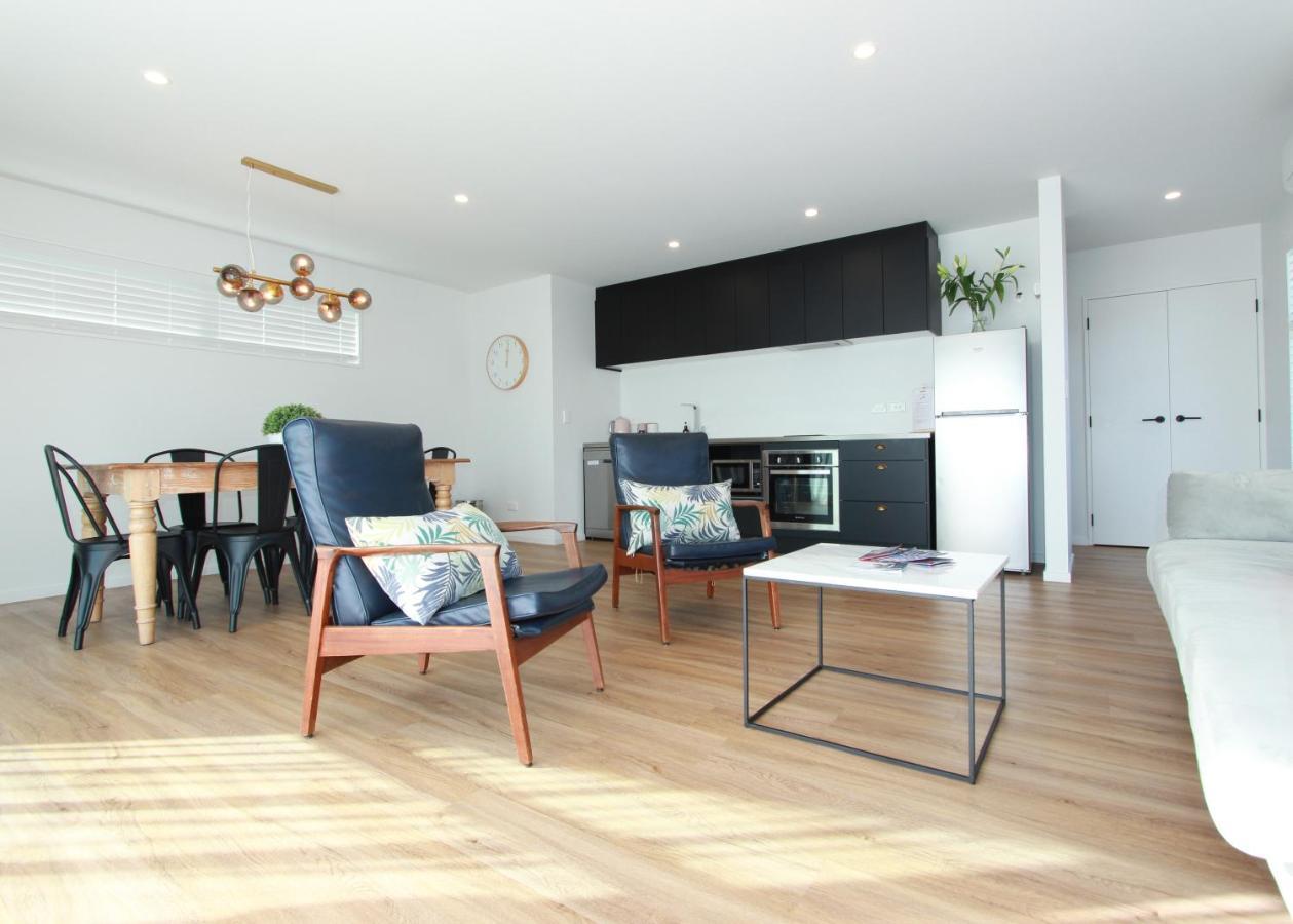 3 - Sunny Brand New House Villa Wanaka Bagian luar foto