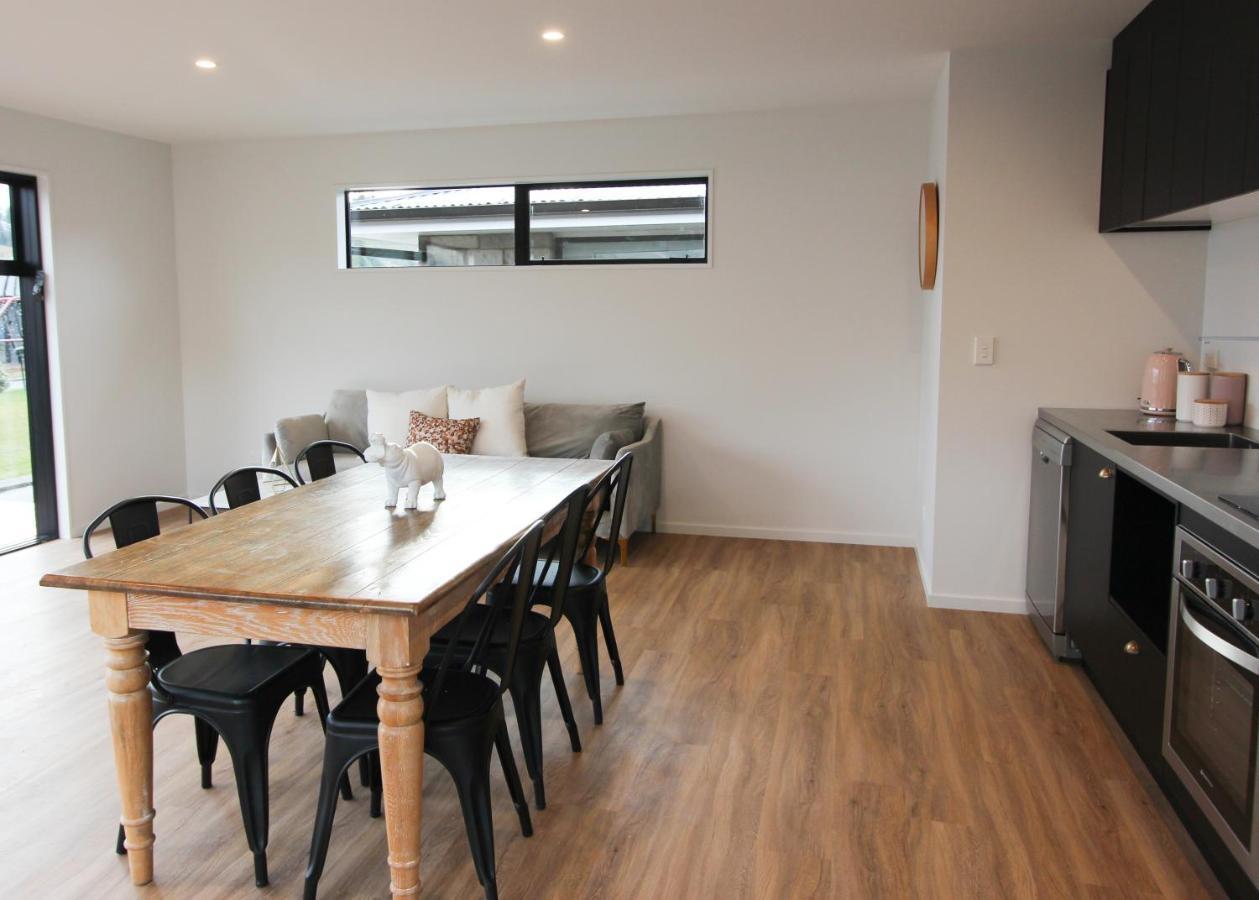 3 - Sunny Brand New House Villa Wanaka Bagian luar foto